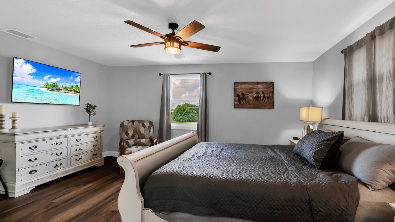 Photo of Bedroom in Taylor Creek