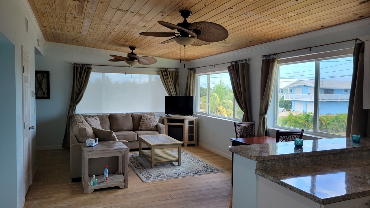 Photo of Livingroom in Doctor's Arm