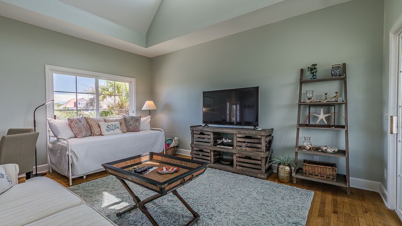 Photo of Livingroom in Oceanmarsh Subdivision