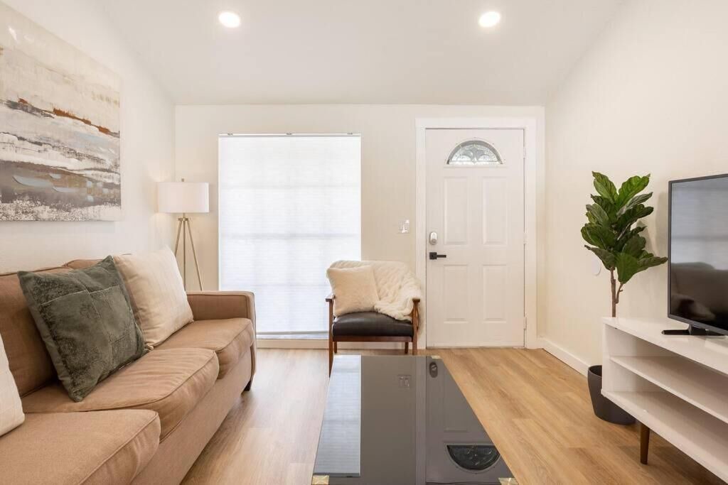 Photo of Livingroom in Bearss Plaza