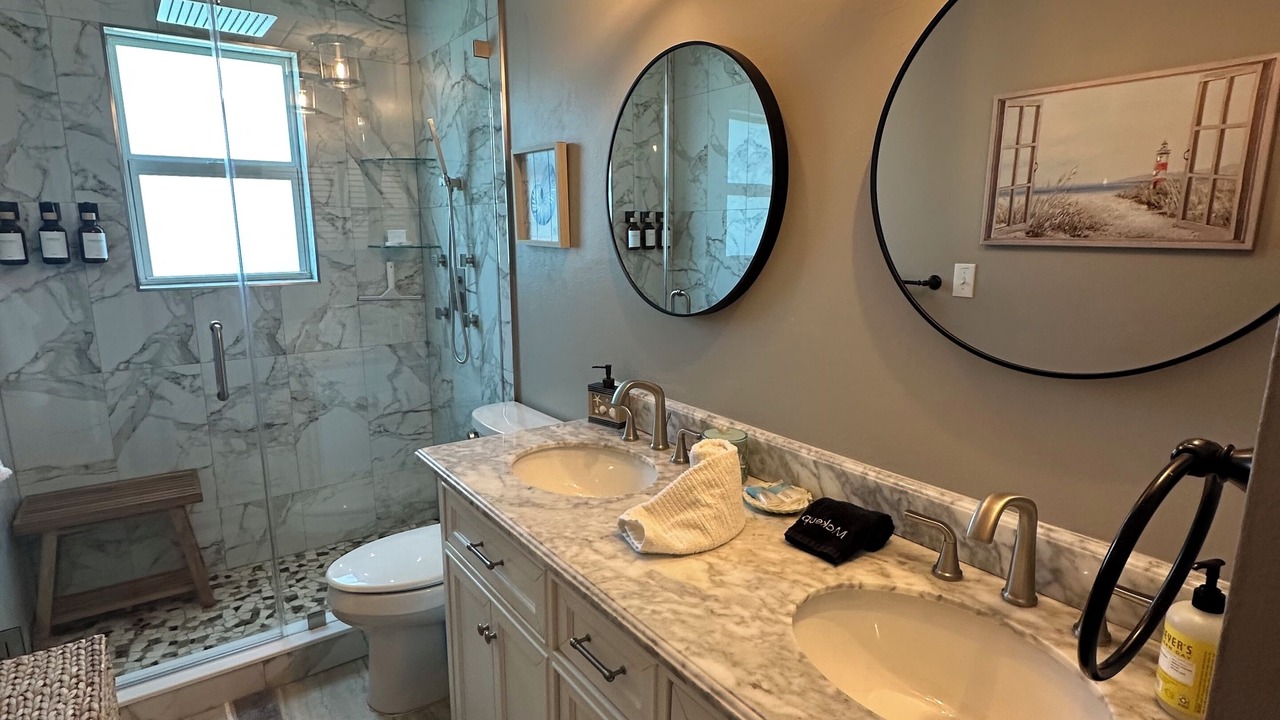 Photo of Bathroom in Caloosahatchee