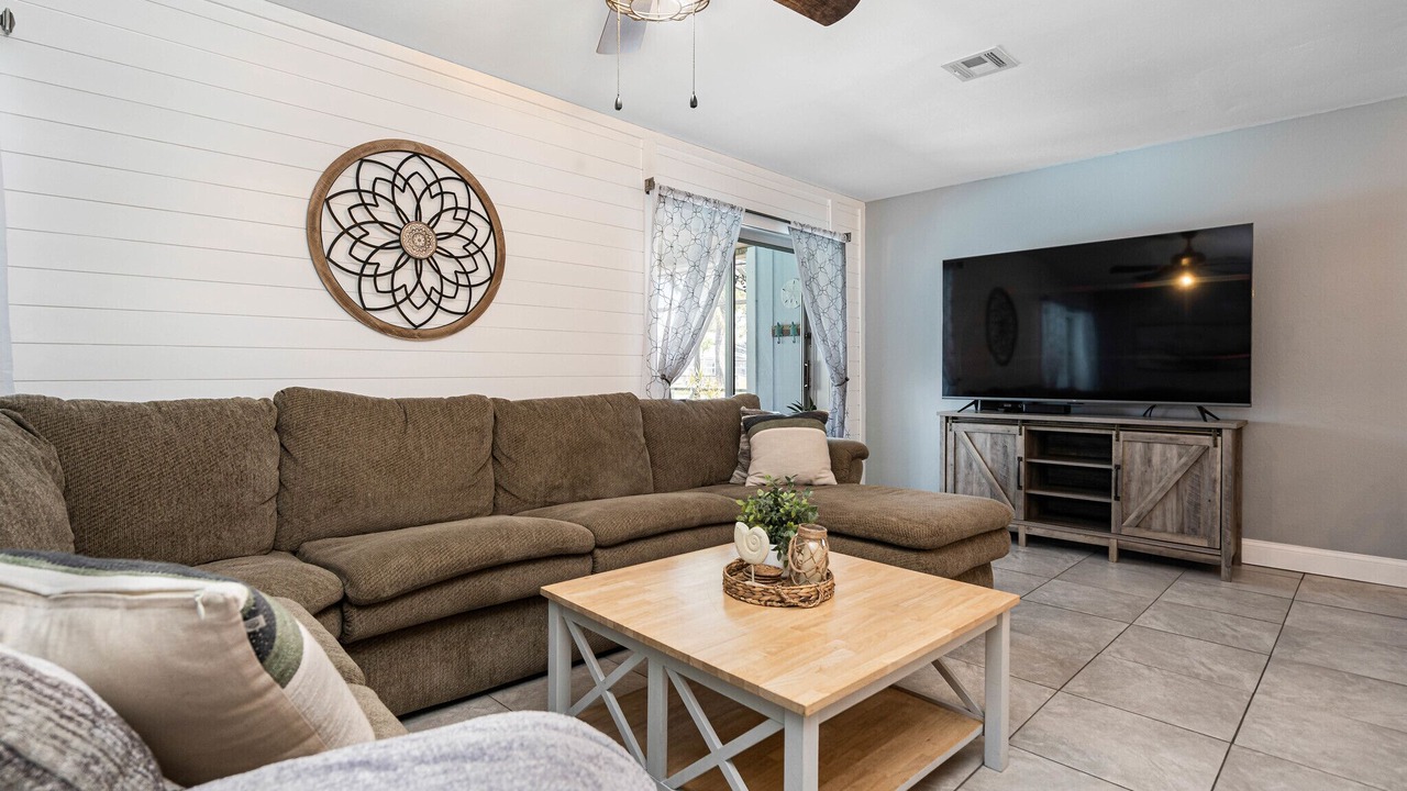 Photo of Livingroom in Caloosahatchee