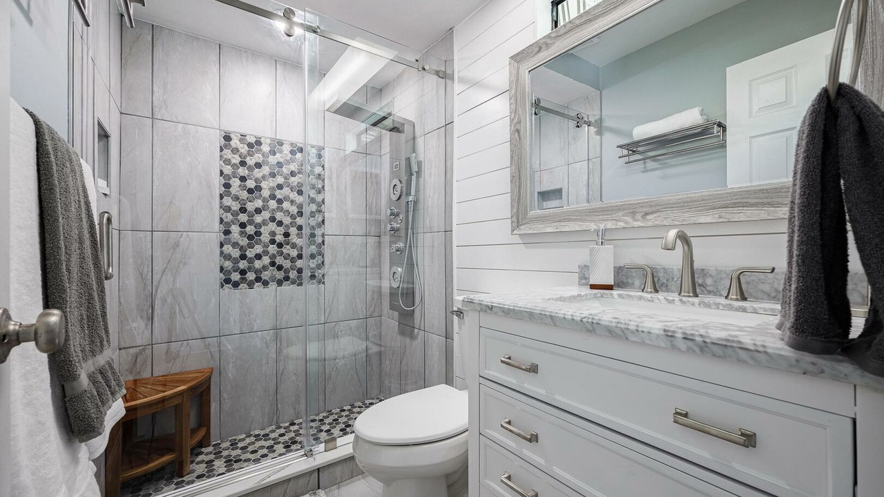 Photo of Bathroom in Caloosahatchee