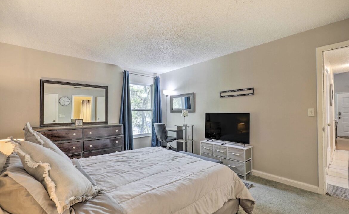 Photo of Bedroom in Bearss Plaza
