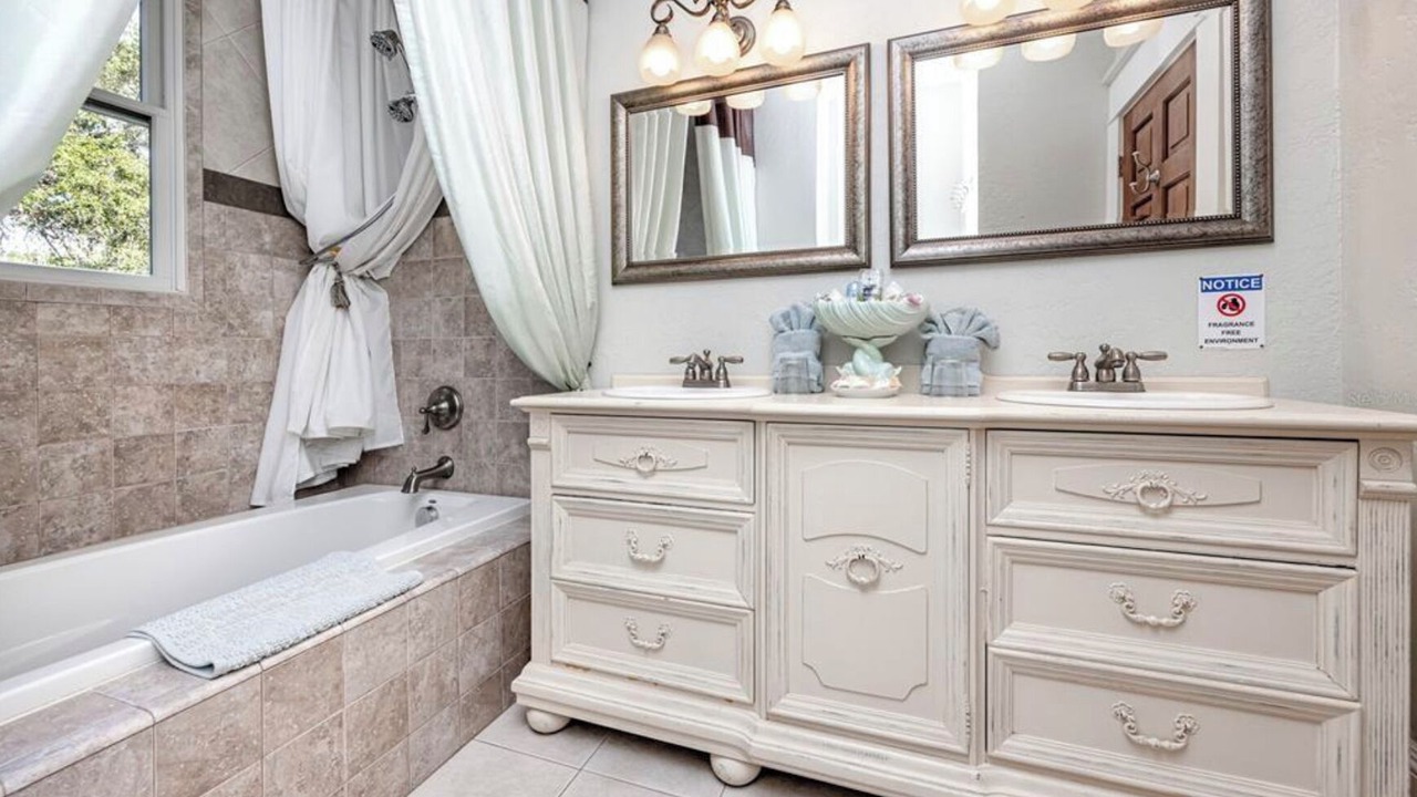 Photo of Bathroom in Downtown Dunedin