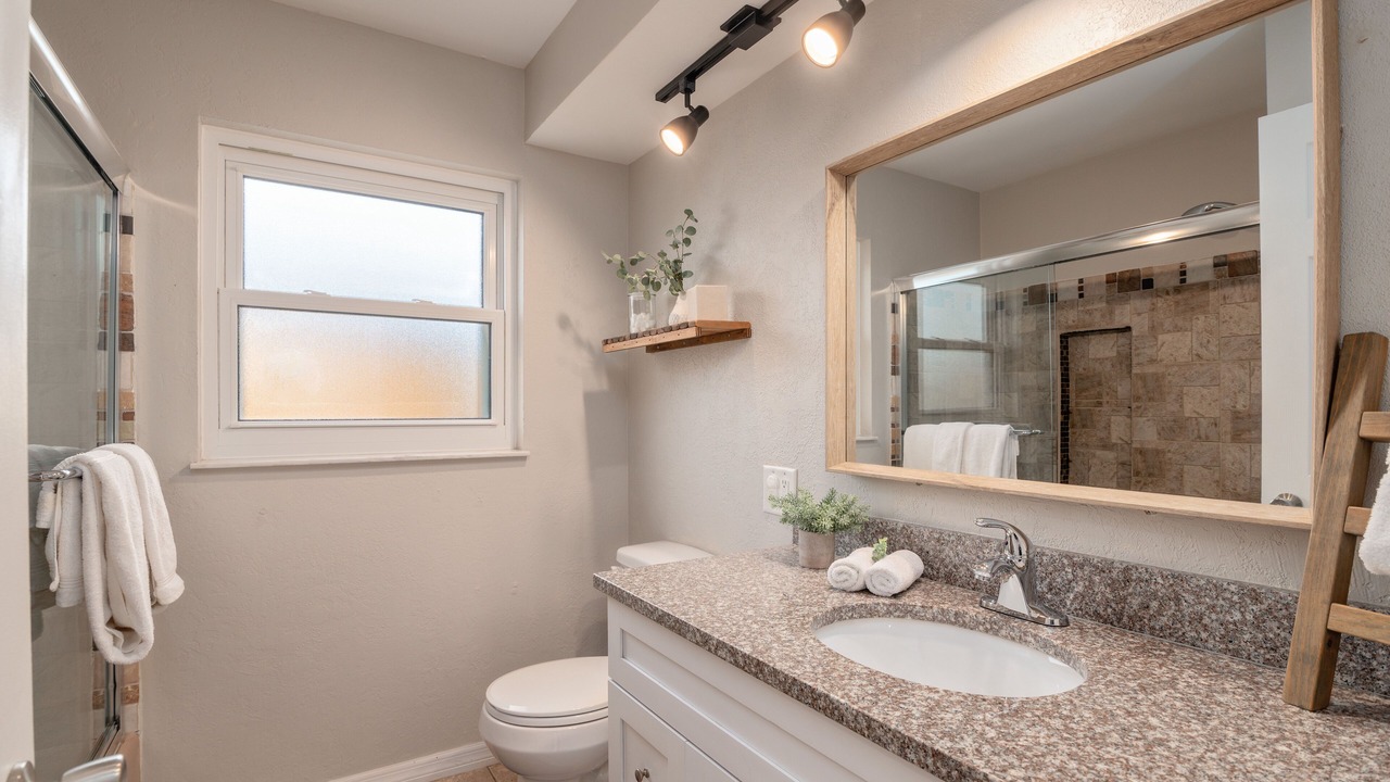 Photo of Bathroom in Caloosahatchee