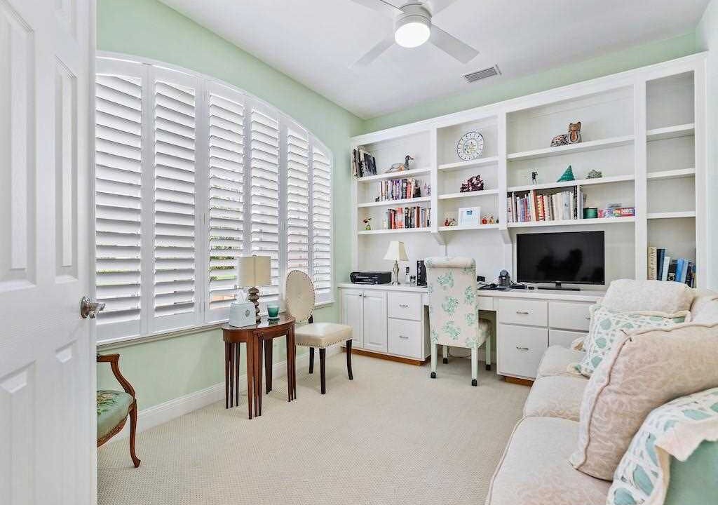 Photo of Livingroom in Harbor Links
