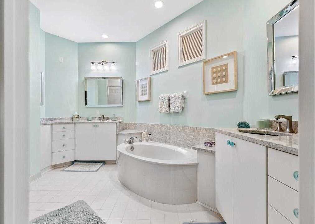 Photo of Bathroom in Harbor Links