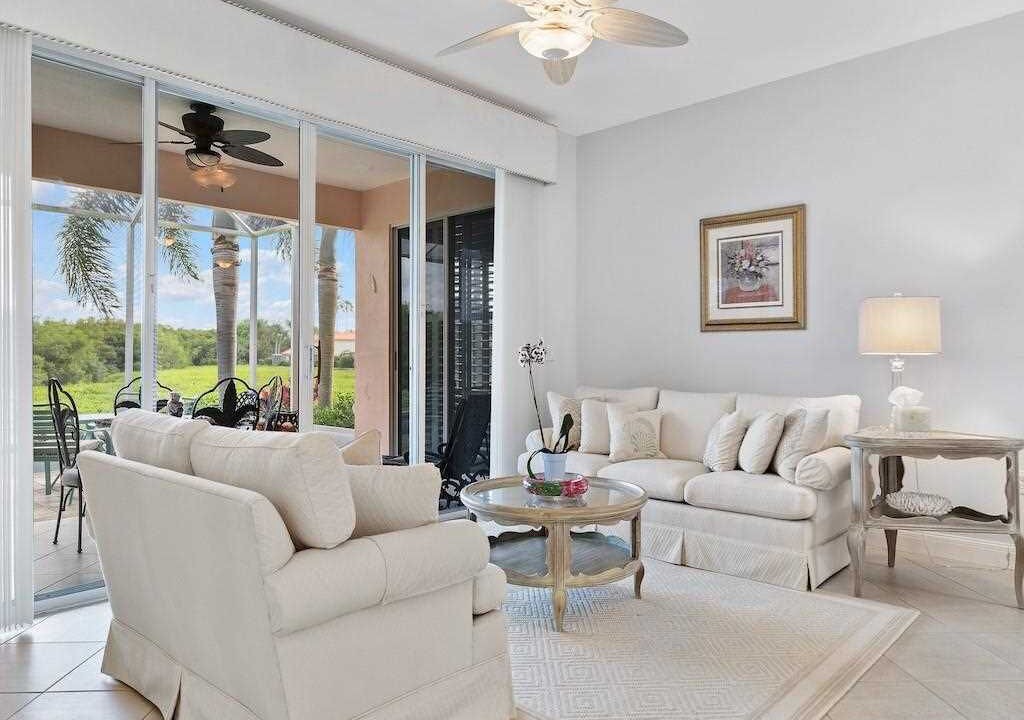 Photo of Livingroom in Harbor Links