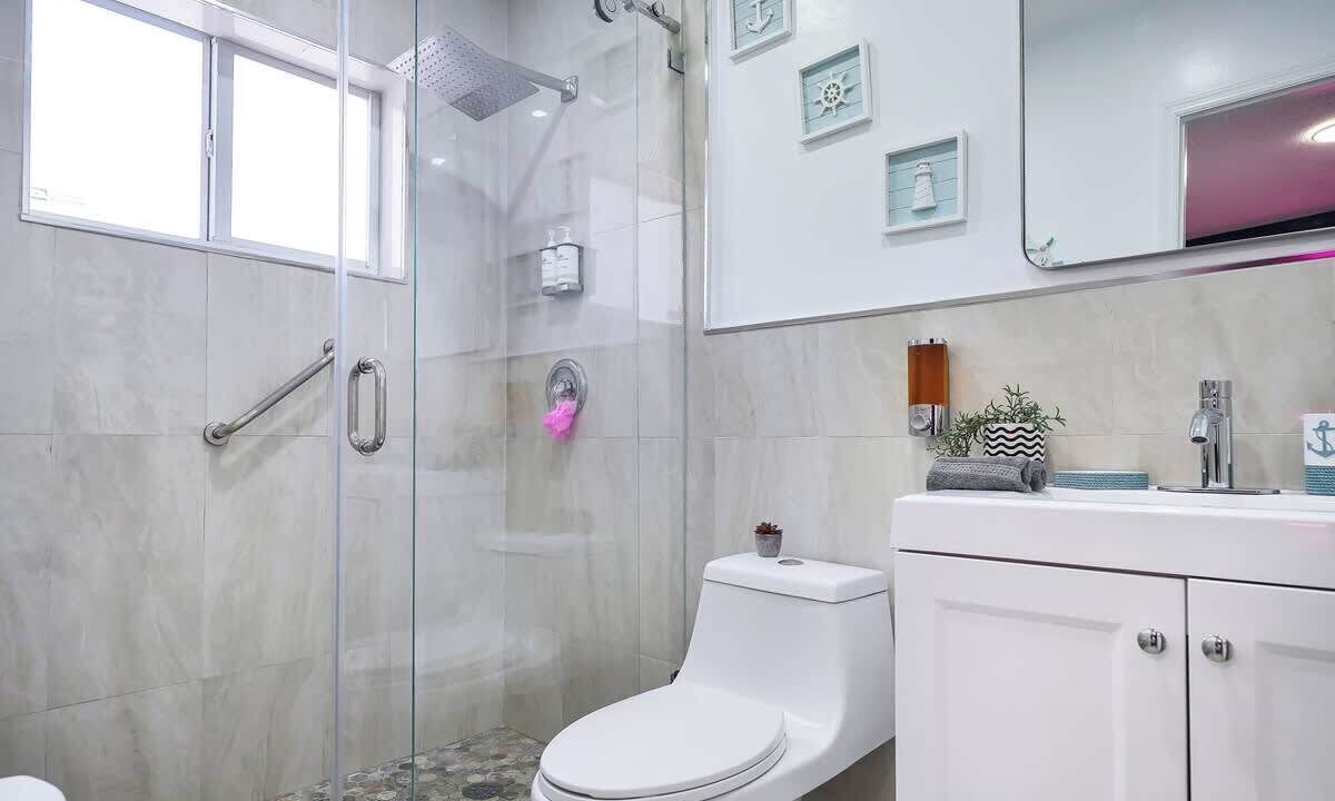 Photo of Bathroom in Coral Way