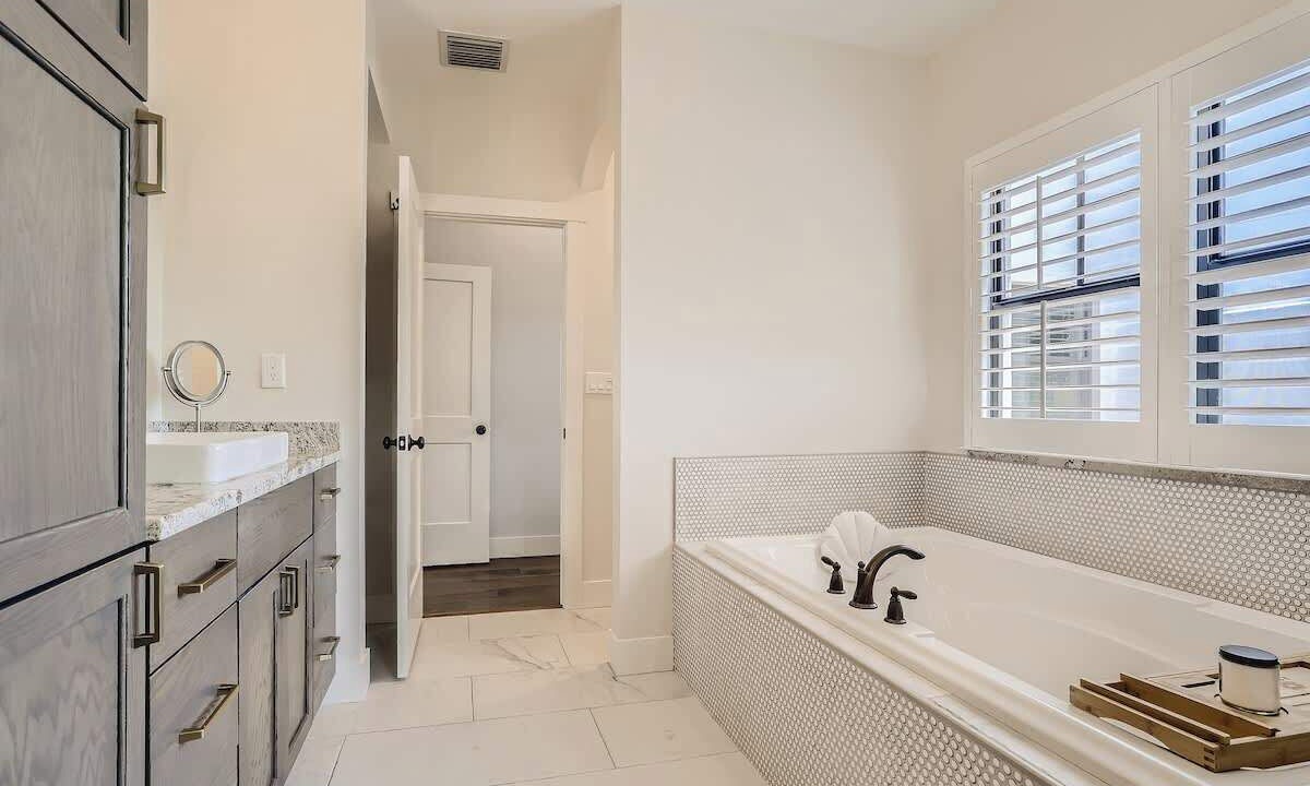 Photo of Bathroom in Flamingo Parks