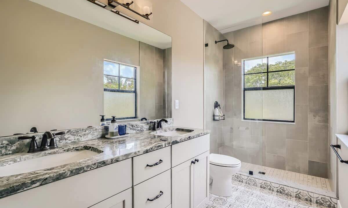 Photo of Bathroom in Flamingo Parks