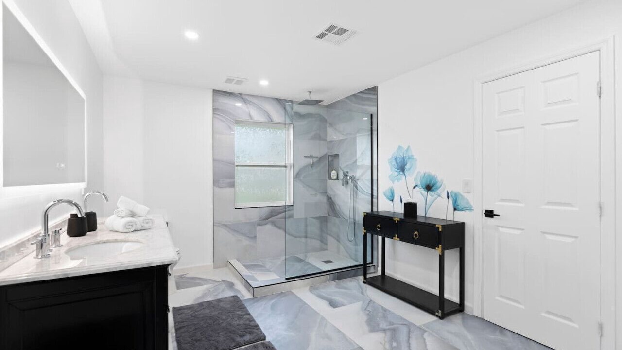 Photo of Bathroom in Largo