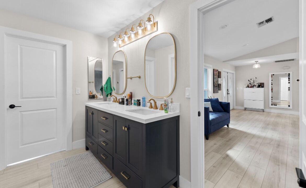 Photo of Bathroom in Pelican