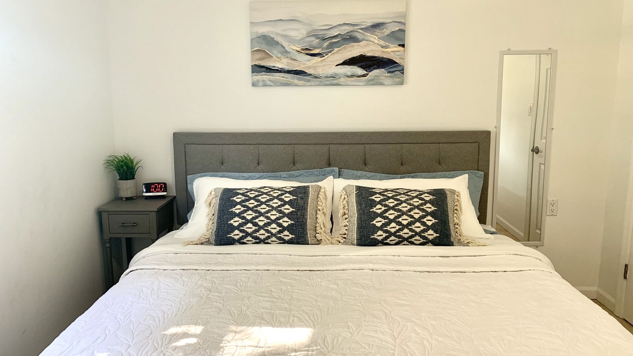 Photo of Bedroom in Bay Acres
