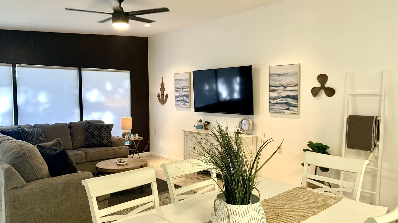 Photo of Livingroom in Bay Acres