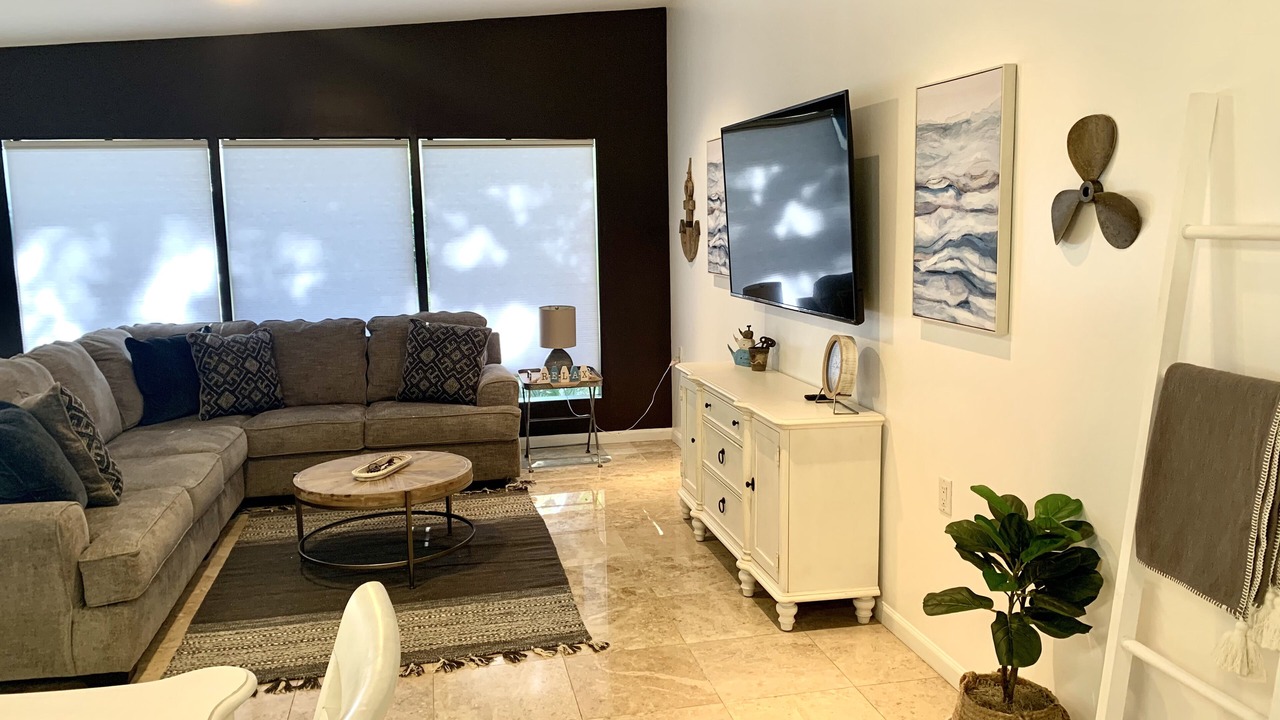 Photo of Livingroom in Bay Acres