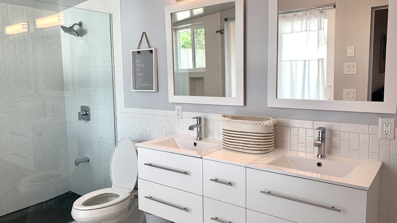 Photo of Bathroom in Bay Acres