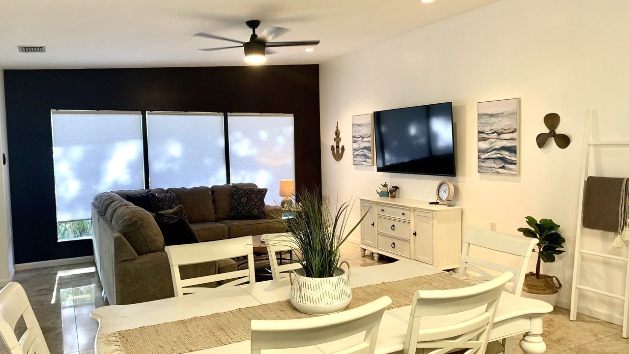 Photo of Livingroom in Bay Acres