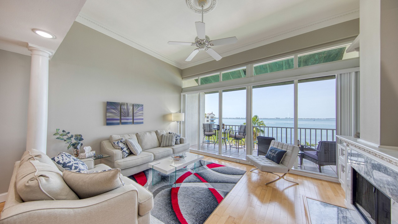 Photo of Livingroom in Bayway Isles