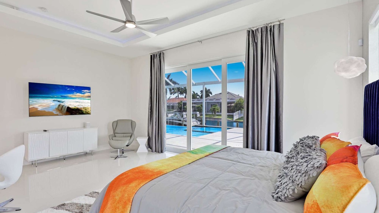 Photo of Bedroom in Yacht Club