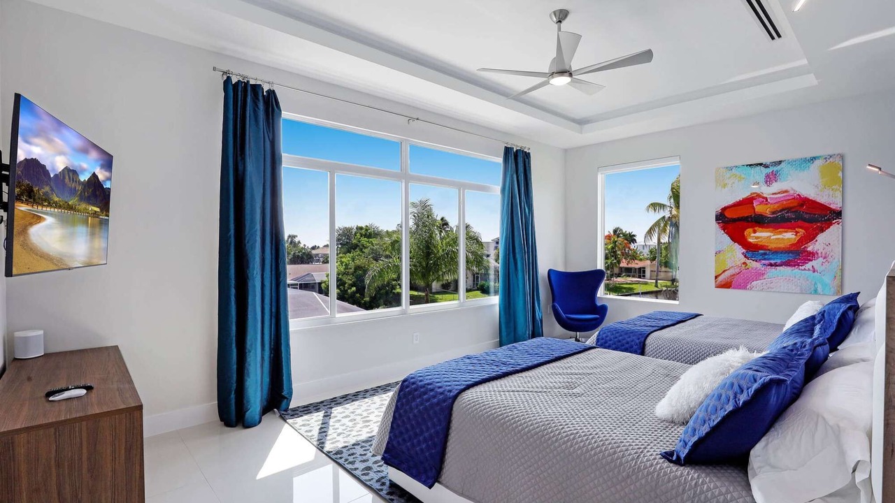 Photo of Bedroom in Yacht Club