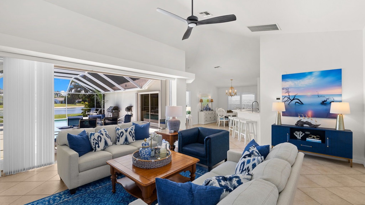 Photo of Livingroom in Central Naples