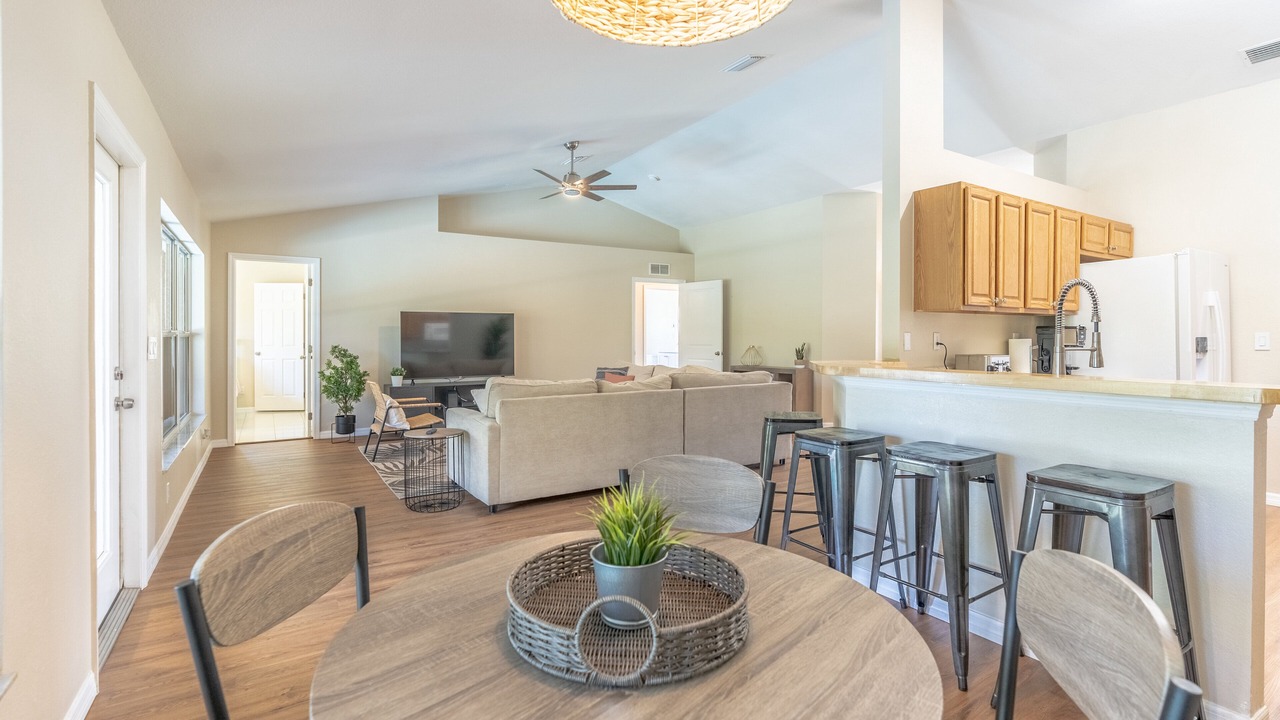 Photo of Livingroom in Diplomat
