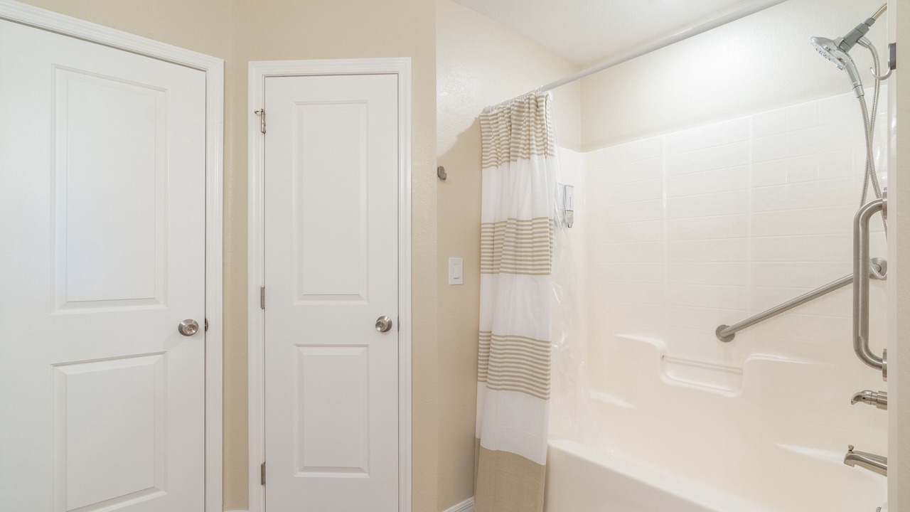 Photo of Bathroom in Diplomat