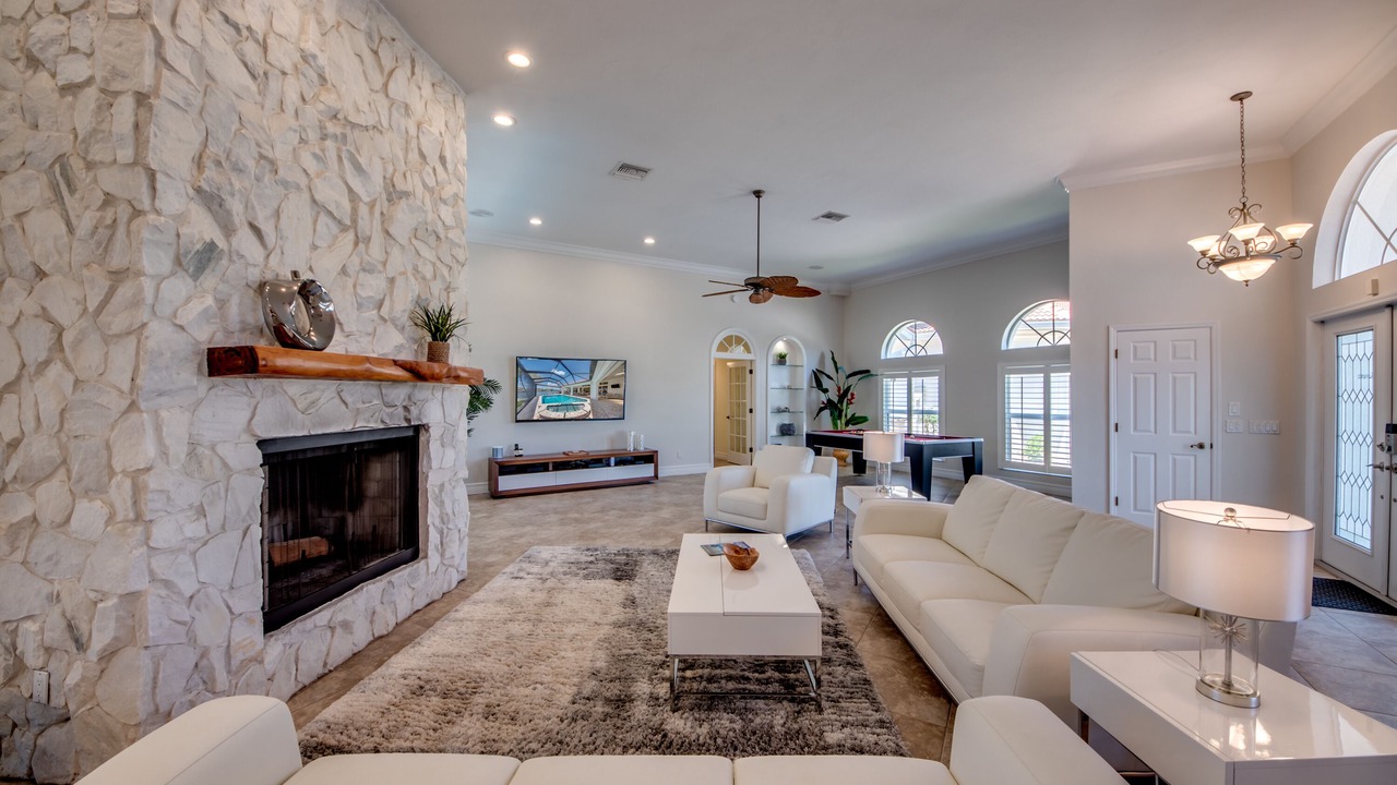 Photo of Livingroom in Yacht Club