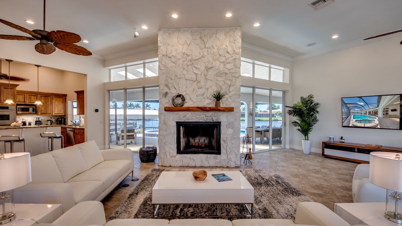 Photo of Livingroom in Yacht Club