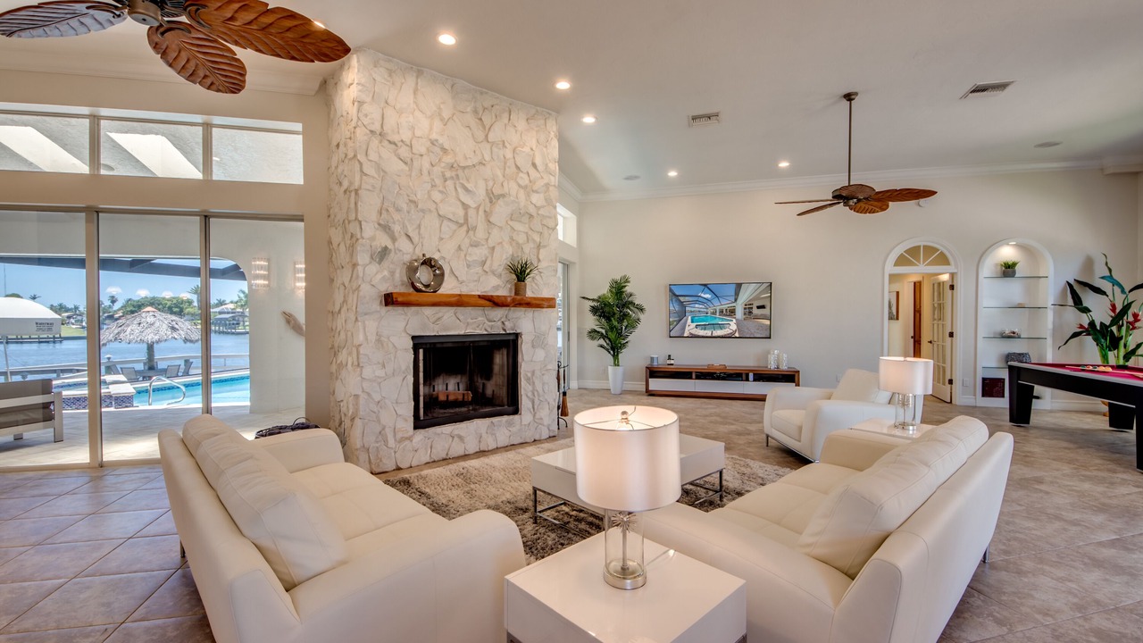 Photo of Livingroom in Yacht Club