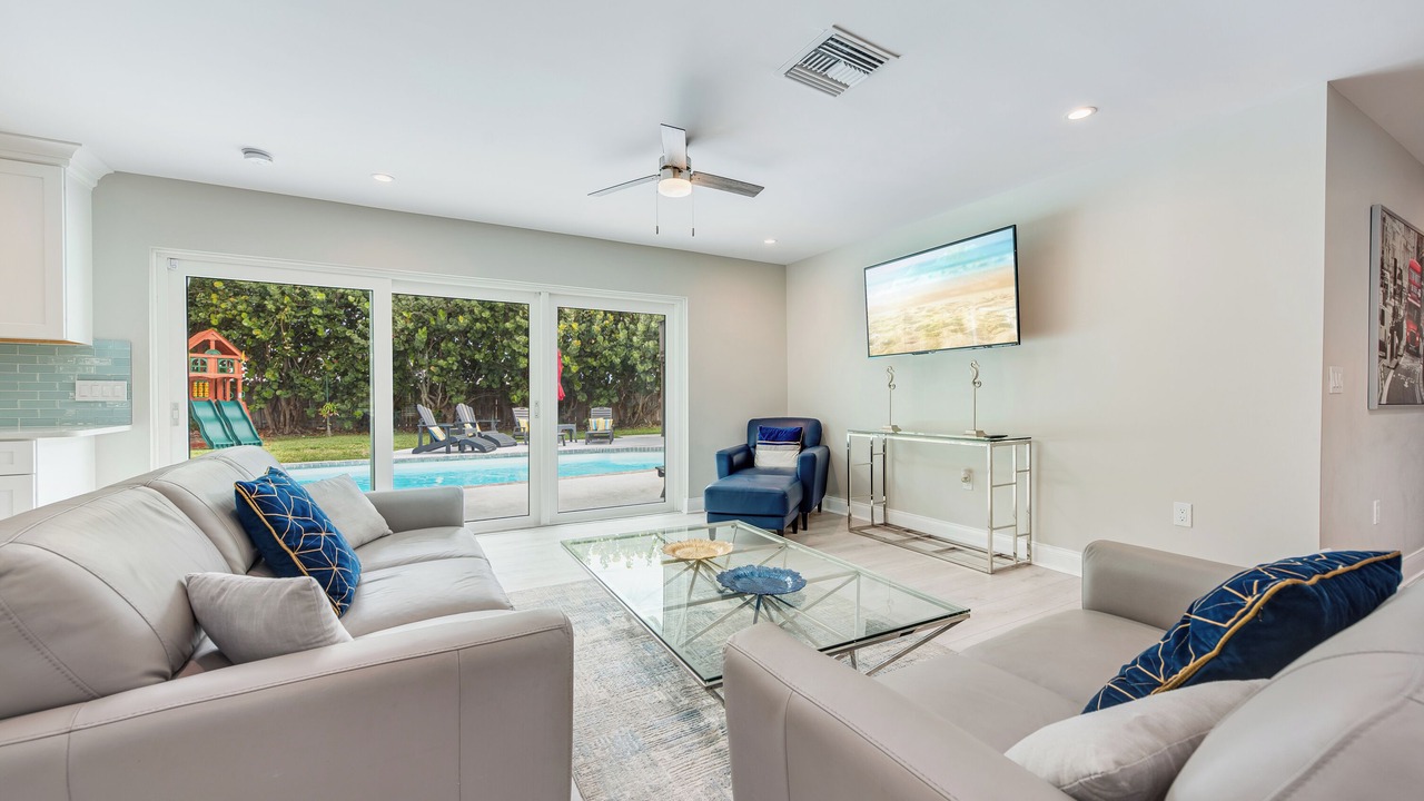 Photo of Livingroom in Golden Beach Estates