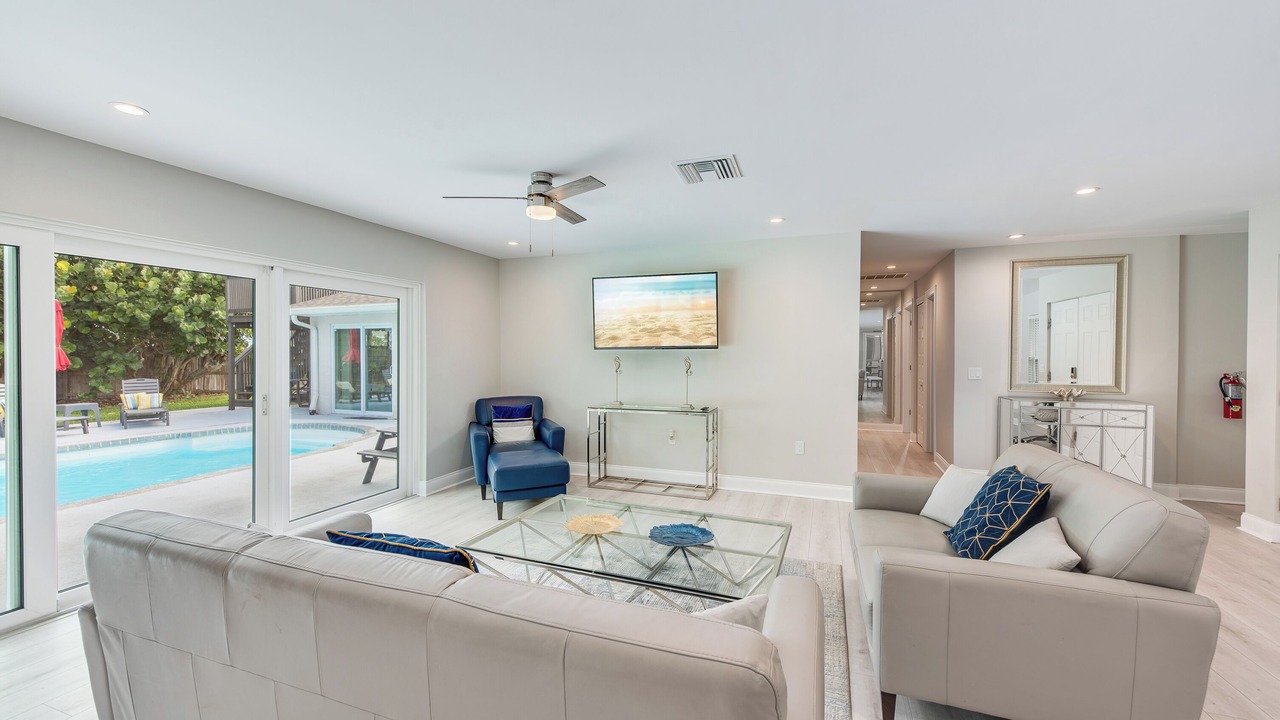 Photo of Livingroom in Golden Beach Estates