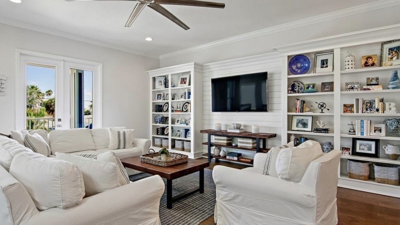 Photo of Livingroom in Redington Beach