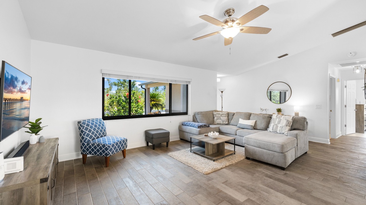 Photo of Livingroom in Manatee Bay