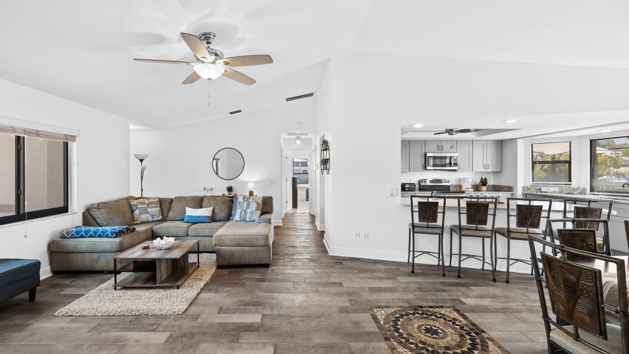 Photo of Livingroom in Manatee Bay