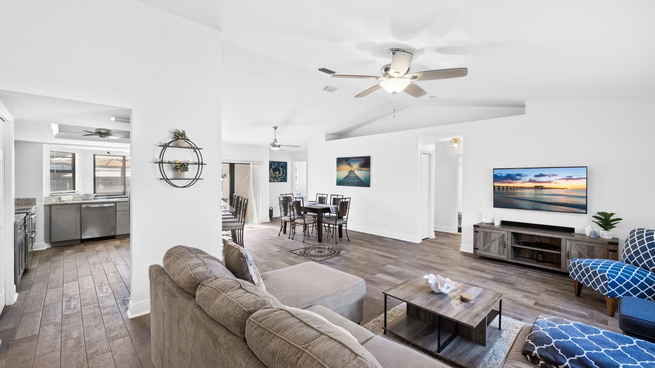 Photo of Livingroom in Manatee Bay