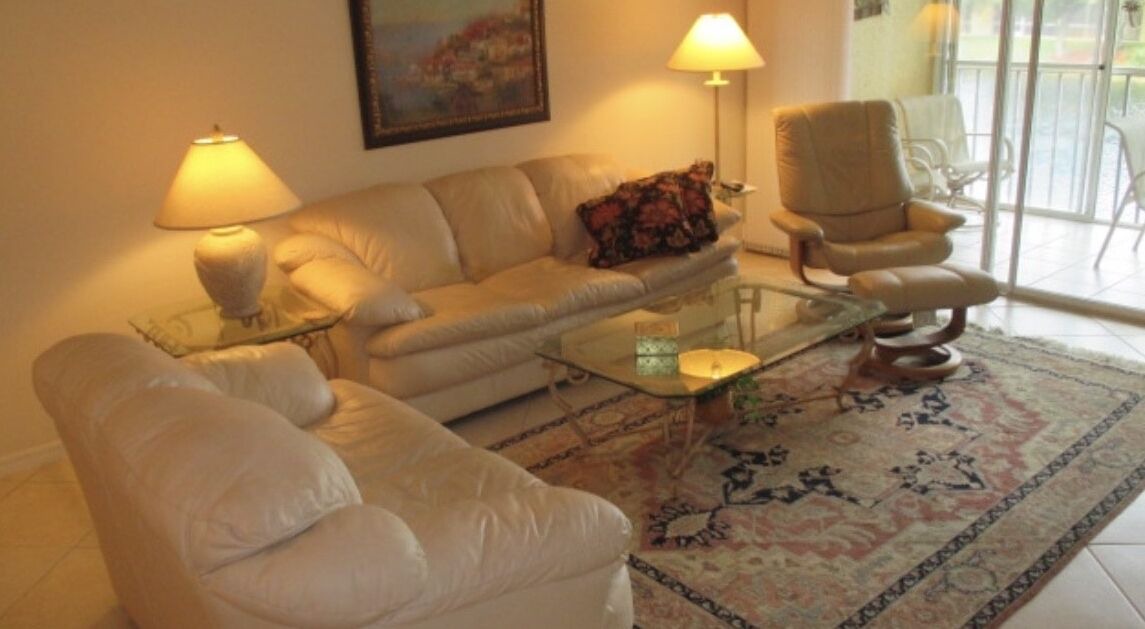 Photo of Livingroom in Imperial Golf Estates