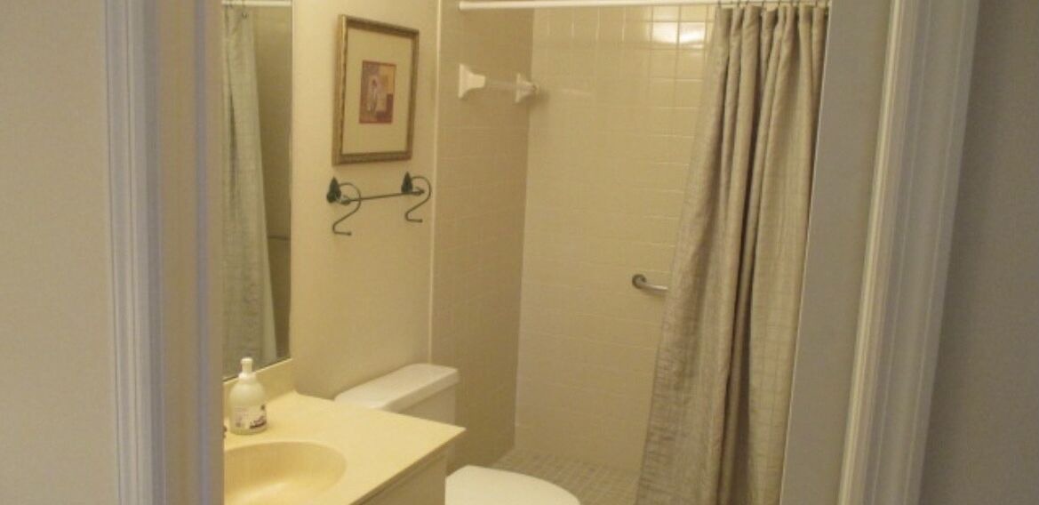 Photo of Bathroom in Imperial Golf Estates