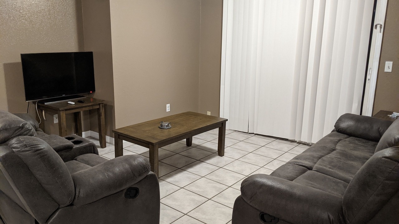 Photo of Livingroom in Englewood East