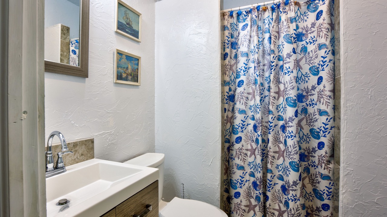 Photo of Bathroom in Uptown - Upper Duval