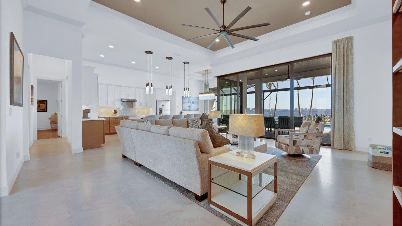 Photo of Livingroom in Yacht Club