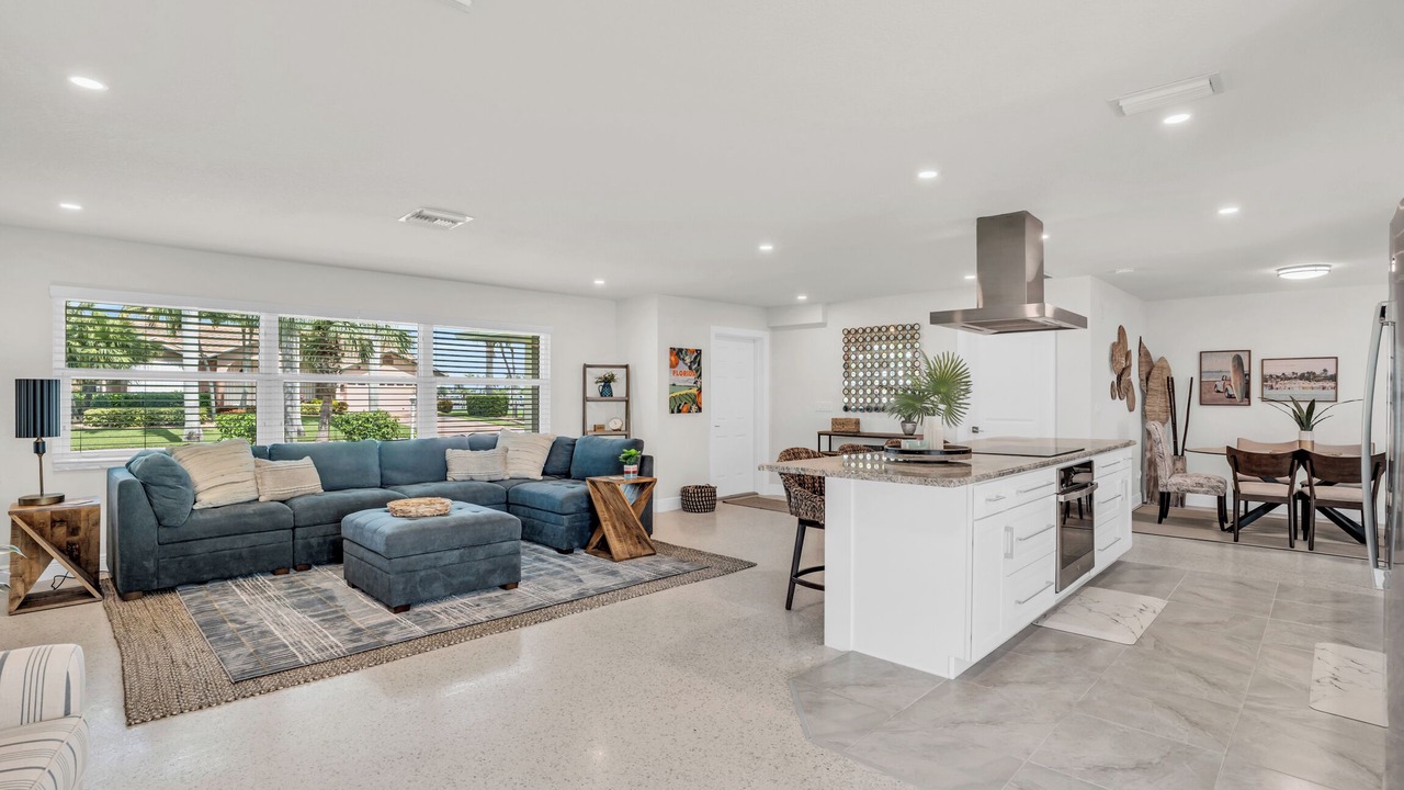 Photo of Livingroom in Yacht Club