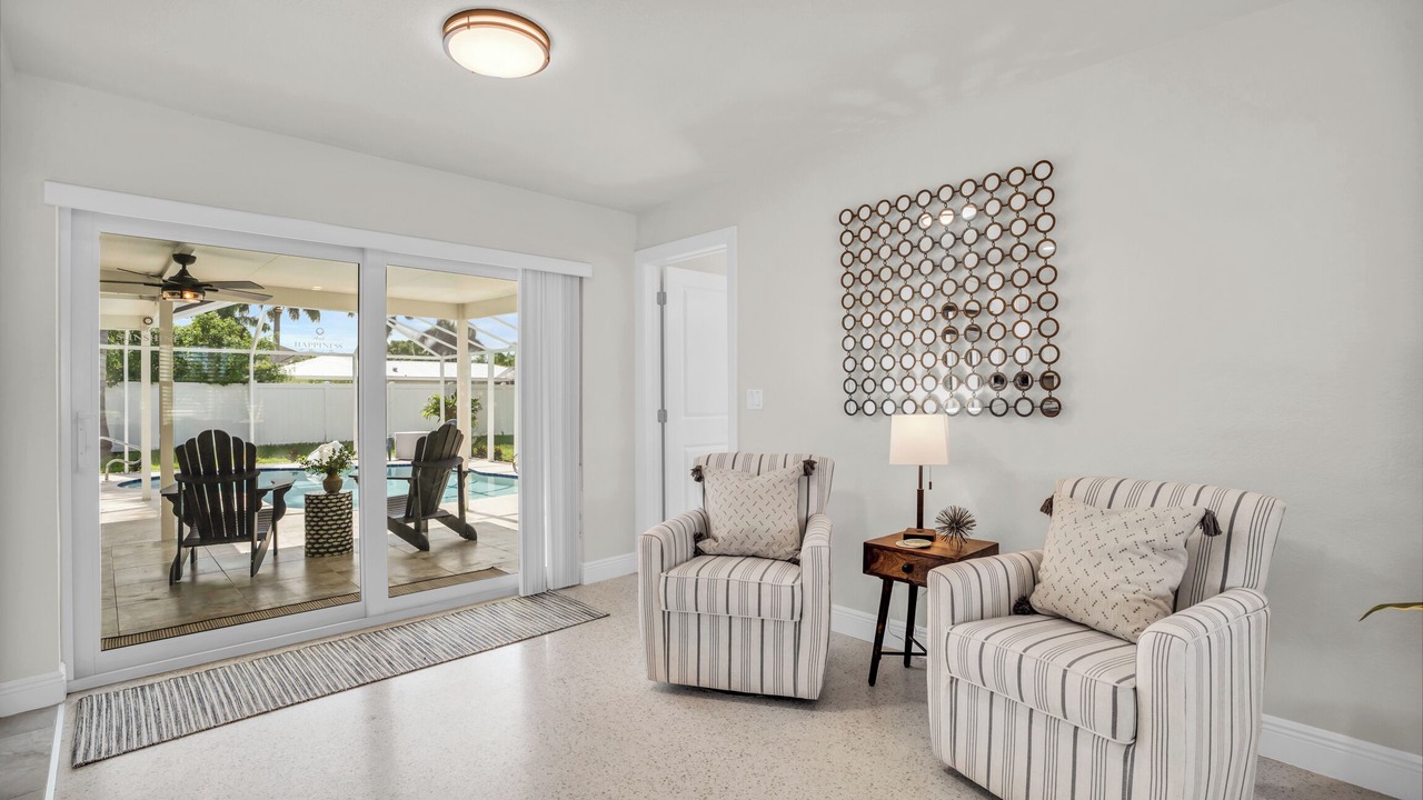 Photo of Livingroom in Yacht Club
