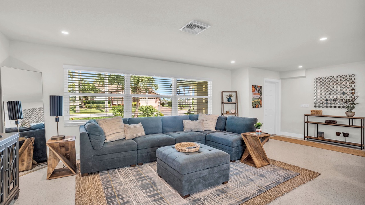 Photo of Livingroom in Yacht Club