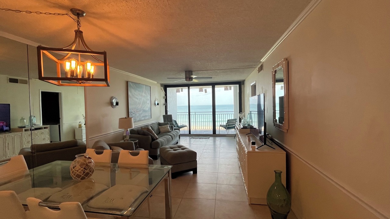 Photo of Livingroom in Hutchinson Island South