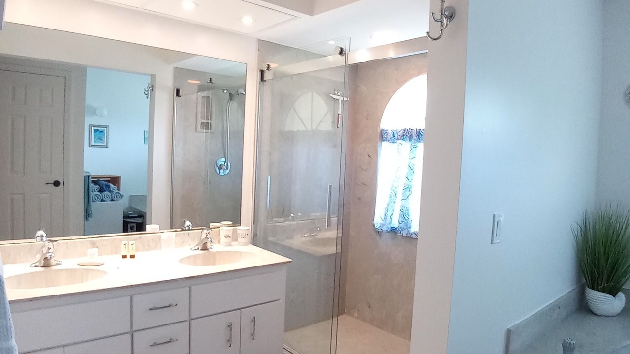 Photo of Bathroom in Joel