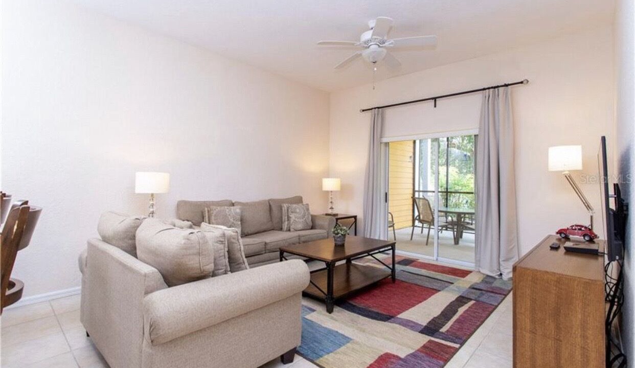 Photo of Livingroom in Bahama Bay