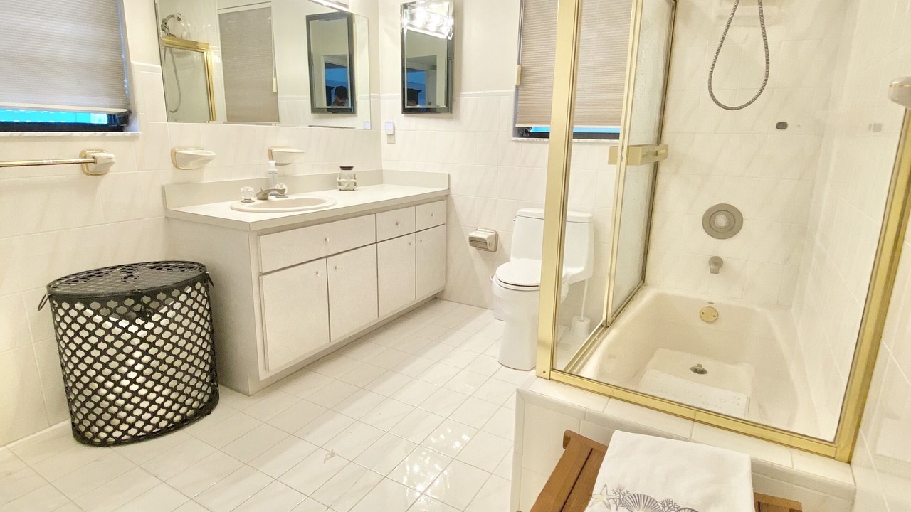 Photo of Bathroom in Marathon